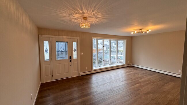 Building Photo - 20 Poplar Pl