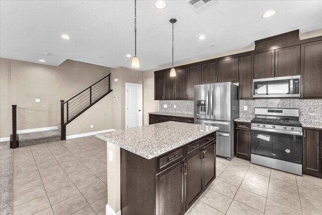 Building Photo - 4-Bedroom Tuscany Townhome with Strip & Golf Course Views