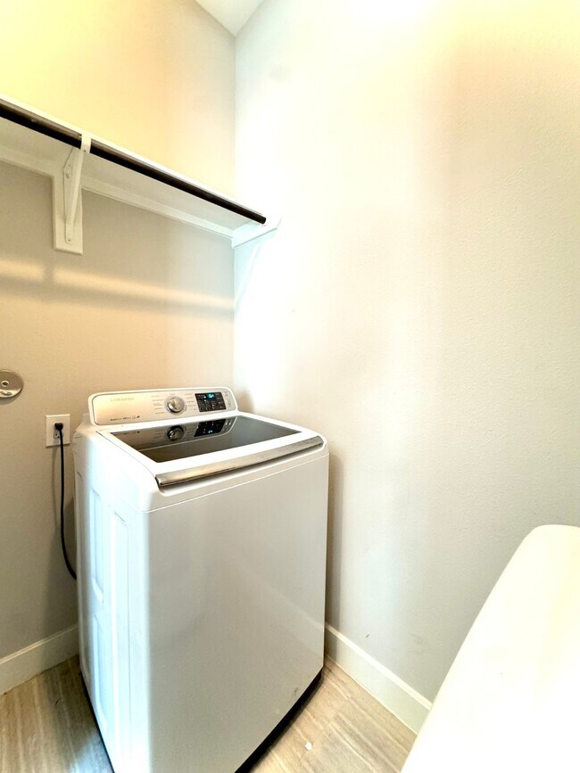 Building Photo - 1613 Milby St