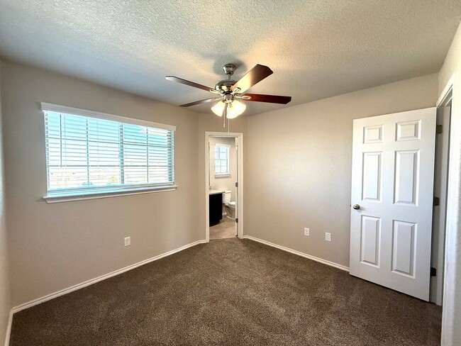 Building Photo - Beautiful Modern 3-Bed, 2-Bath Duplex with...