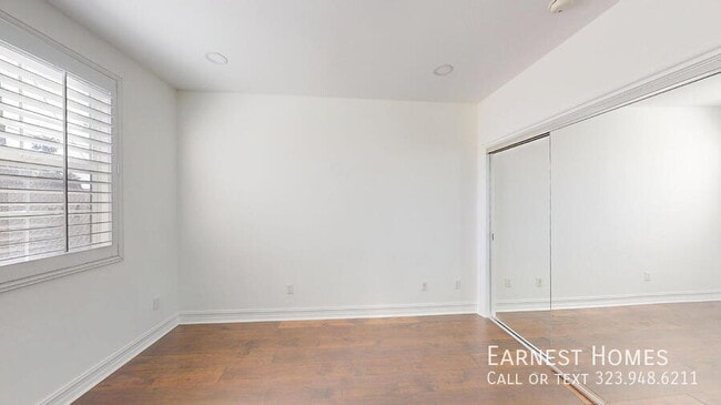 Building Photo - 14242 Burbank Blvd