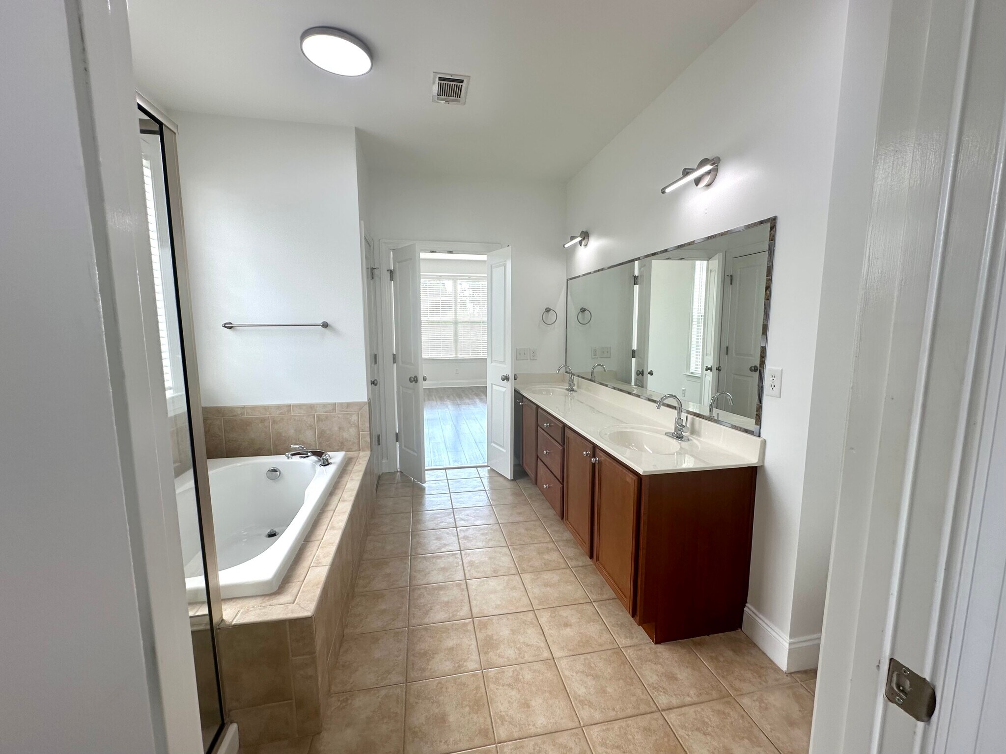 Building Photo - 149 Breezes Dr