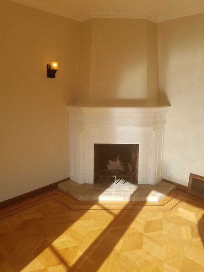 Building Photo - 3 Bedroom / 2 Bath House in West Portal!
