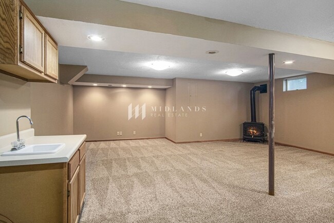 Building Photo - 4 Bedroom Papillion Home!