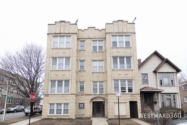 Building Photo - 3126 W Eddy-3