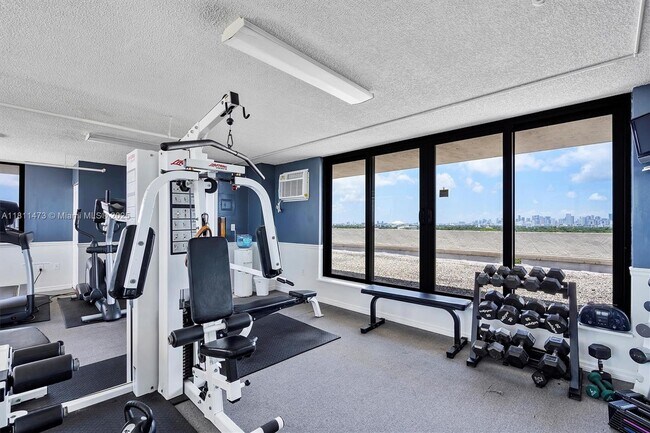 Building Photo - 2575 S Bayshore Dr