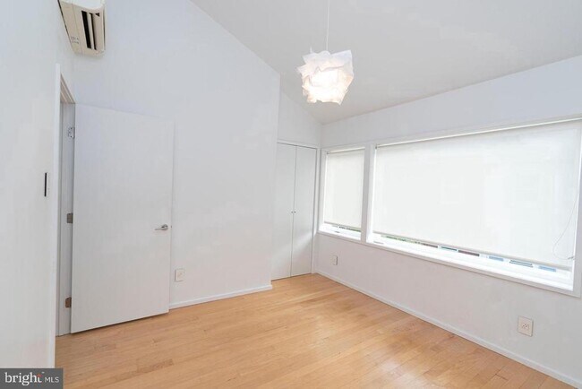 Building Photo - 1735 Naudain St