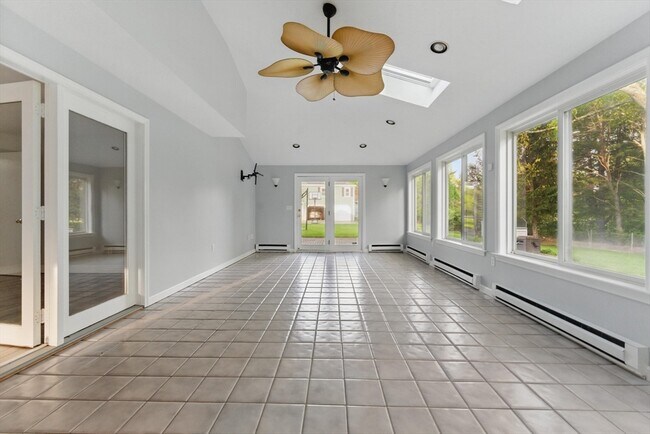 Building Photo - 121 Indian Meadow Dr