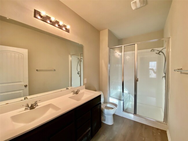 Building Photo - 516 E Slaughter Ln
