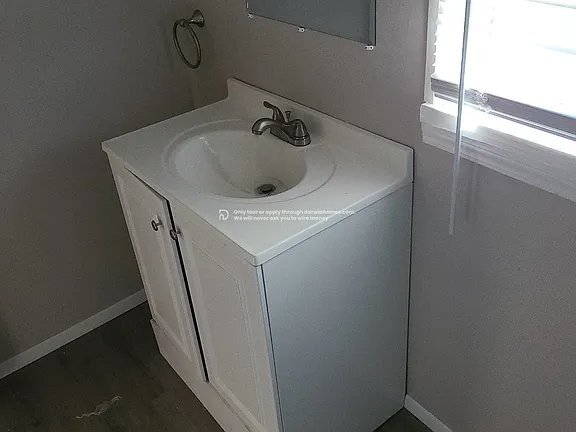 Building Photo - 532 Blaine Ave