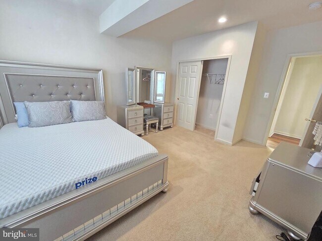 Building Photo - 2692 Cast Off Loop