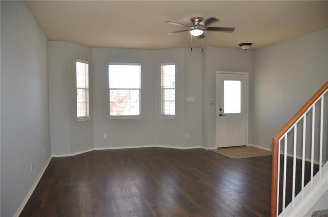 Building Photo - 218 Baldwin St