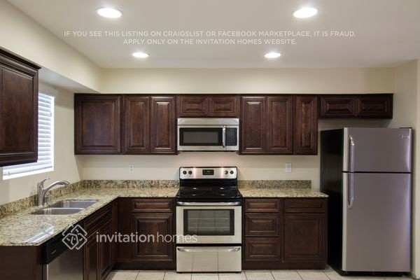 Building Photo - 1216 W Halstead Dr