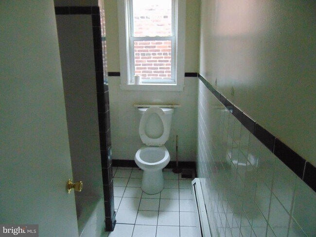 Building Photo - 712 S 5th St