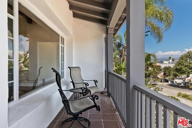 Building Photo - 1215 Edris Dr