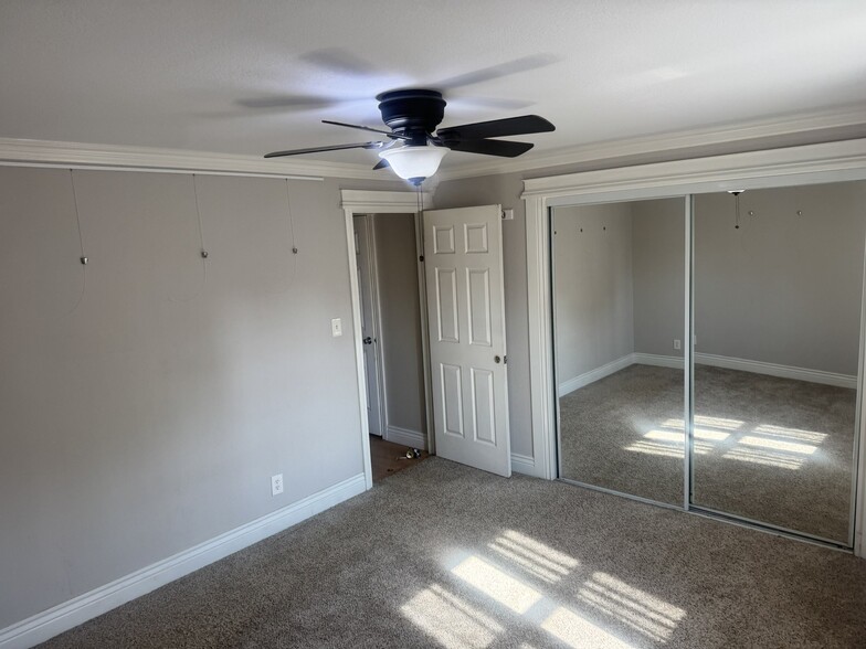 Building Photo - 9239 W Zuni Dr
