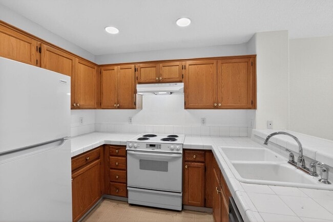 Building Photo - 42016 NW Barton Ct