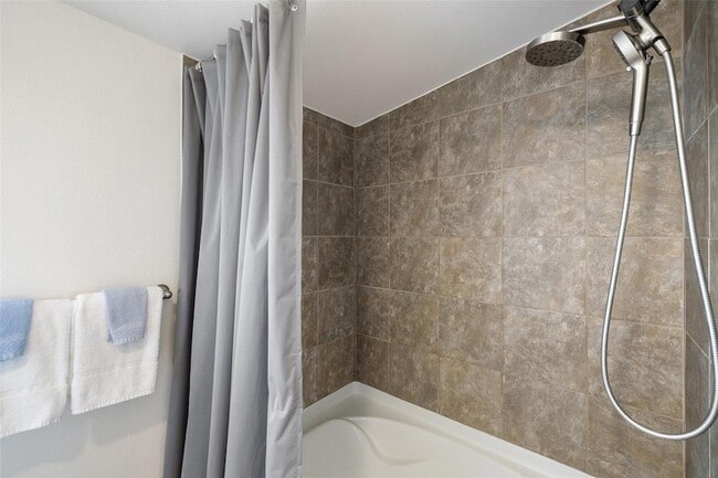 Building Photo - 5519 Hiline Rd