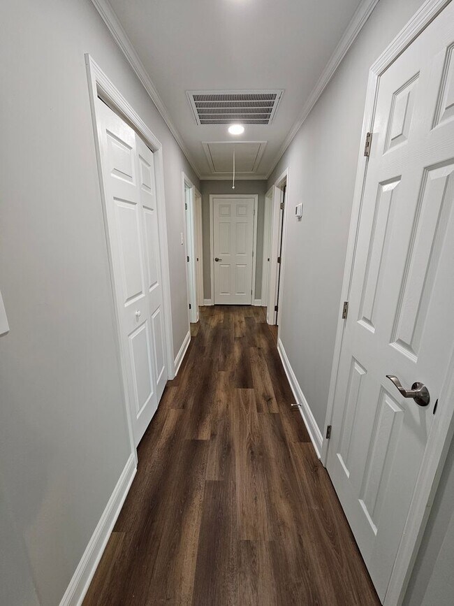 Building Photo - Fully Renovated Hanahan Home!