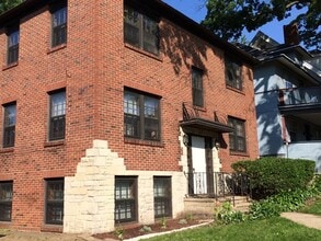 Building Photo - 410 Castle Pl