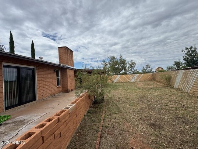 Building Photo - 1281 N Catalina Dr