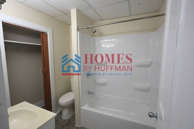 Building Photo - Three Bedroom House | Two Bathrooms | Detached Garage