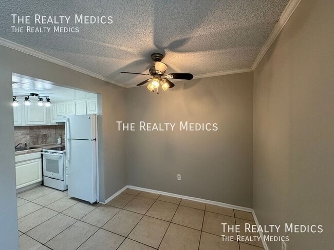 Building Photo - 2543 N Alafaya Trail
