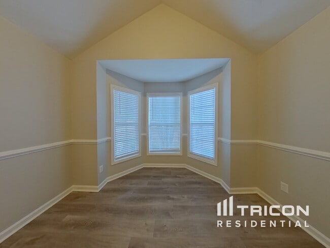 Building Photo - 437 Eglington Tr