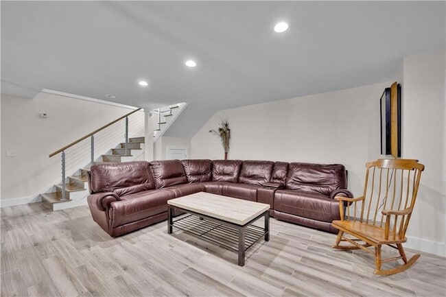 Building Photo - 225 Jayne Ellen Way