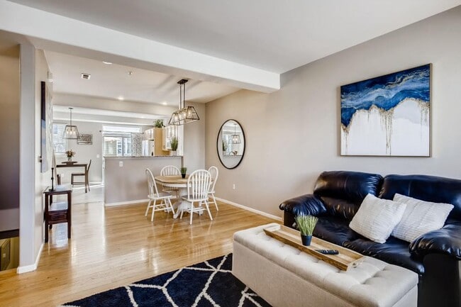 Building Photo - 2 bedromm, 2 bath townhome with attached 2...
