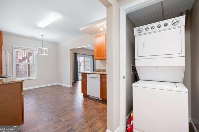 Building Photo - 1083 Soaring Way NE