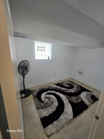 bedroom 1 - 5255 N Mobile Ave