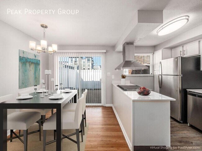 Building Photo - 1056 Westborough Dr N