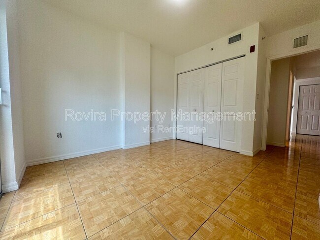 Building Photo - 498 SW 6th St