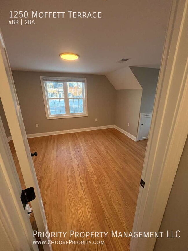 Building Photo - 1250 Moffett Terrace