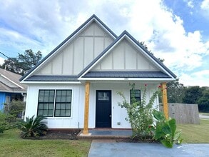 Building Photo - 1201 E Hernandez St