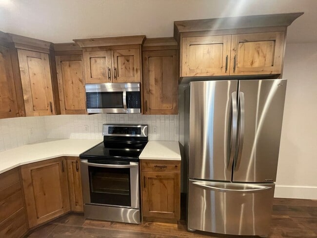 Building Photo - Spacious 1-Bedroom Apartment – North Salt Lake