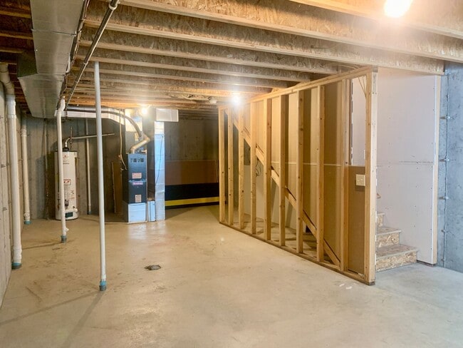 Building Photo - 2 Bedroom 1.5 Bathroom located in the Heights!