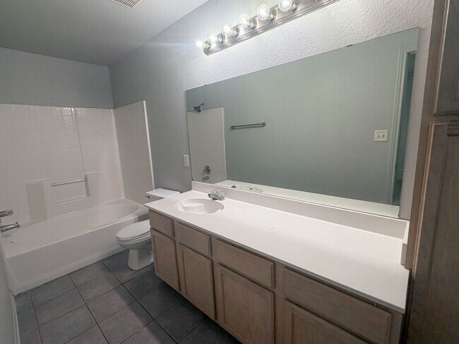 Building Photo - 4705 John David Dr