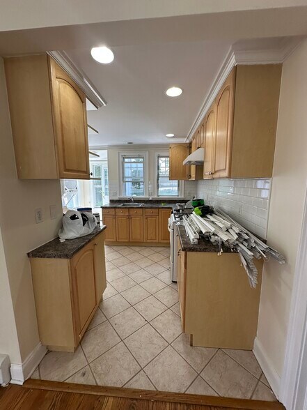 Building Photo - 78 Suburban Ave