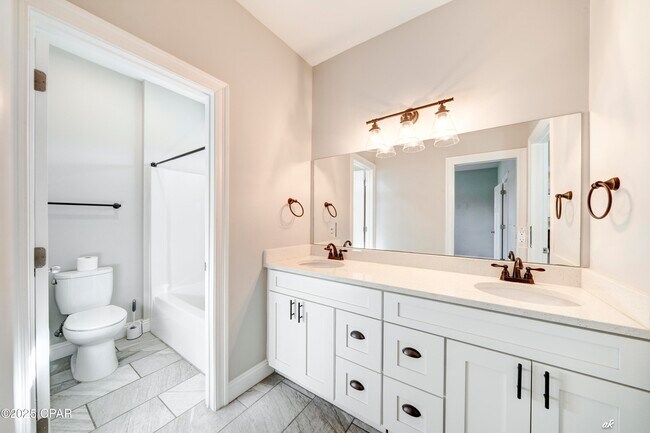 Building Photo - 742 Vista del Sol Ln