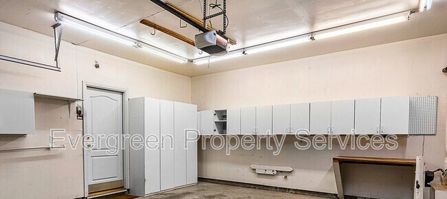 Building Photo - 12021 Gold Pointe Ln