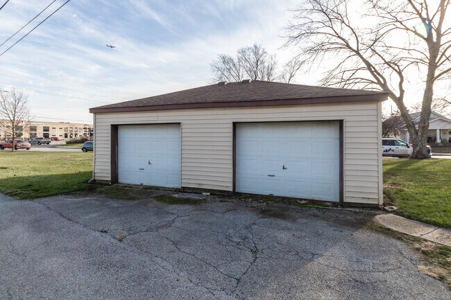 Building Photo - 4942 W 11th St