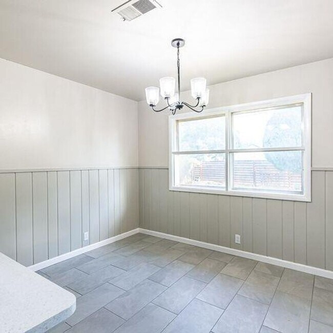 Building Photo - Room to Grow! Spacious, Remodeled 3/2/2 in Great Location!