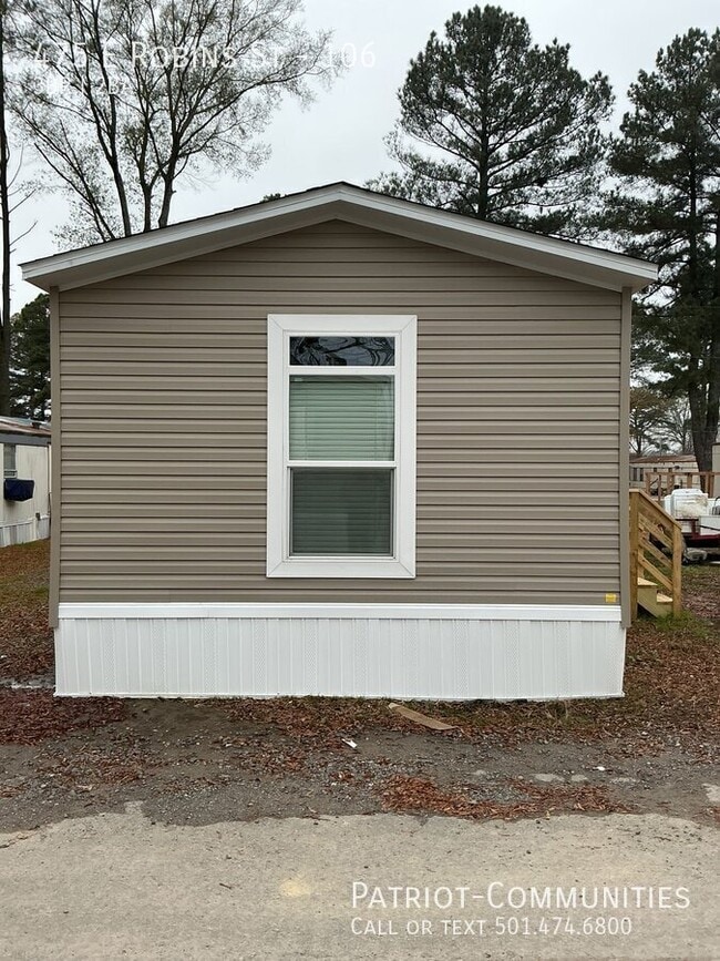 Building Photo - 475 E Robins St