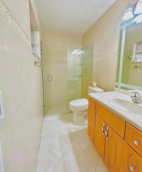 Building Photo - 2594 West End Rd