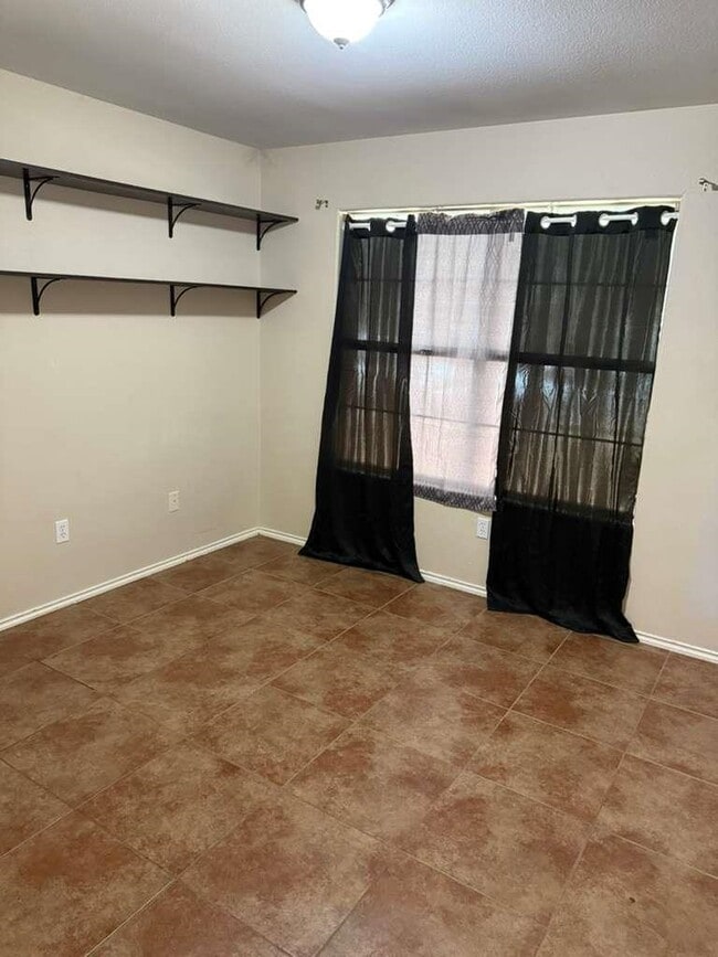 Building Photo - 613 Cuervo Dr