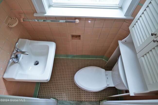 Building Photo - 1220 Ferry Rd