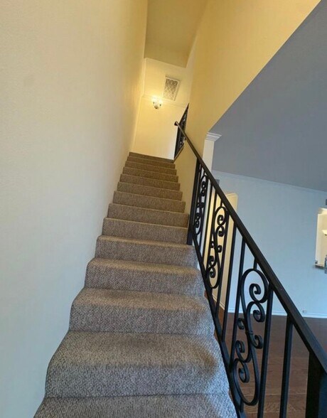 Building Photo - 4523 Woodman Ave