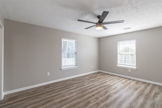 Building Photo - 725 10th St